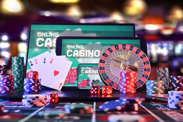 futbol11 poker table interface with player seats, community cards, and betting actions